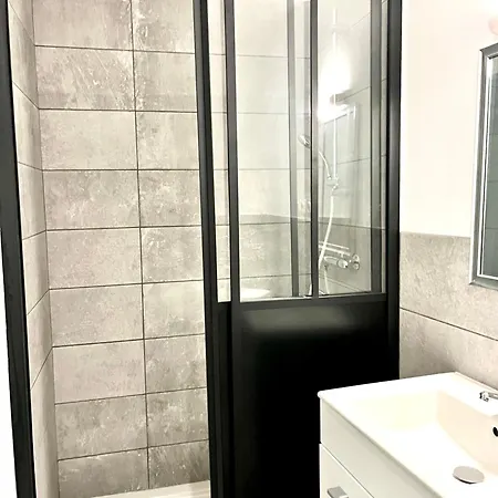 L'echapée Belle Maison De Village Climatisée De 45m2 à Proximité De Carcassonne,1 Chbre à L'étage Vue Panoramique Sur Les Pyrénées, Cuisine équipée,1salon,1 Sdb, Wifi, Parking Gratuit, Netflix,canal Sat, Fauteuil Massant *