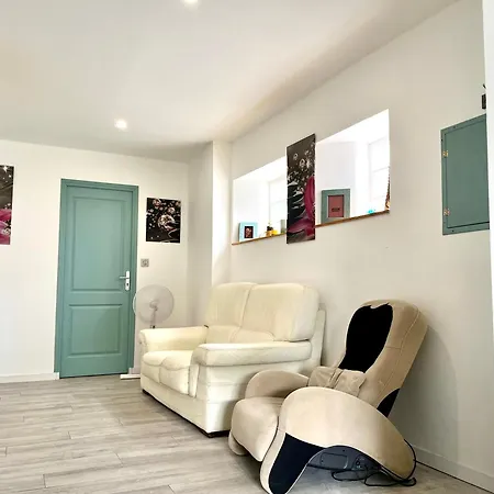 L'echapée Belle Maison De Village Climatisée De 45m2 à Proximité De Carcassonne,1 Chbre à L'étage Vue Panoramique Sur Les Pyrénées, Cuisine équipée,1salon,1 Sdb, Wifi, Parking Gratuit, Netflix,canal Sat, Fauteuil Massant Appartamento