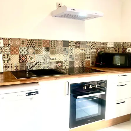 L'echapée Belle Maison De Village Climatisée De 45m2 à Proximité De Carcassonne,1 Chbre à L'étage Vue Panoramique Sur Les Pyrénées, Cuisine équipée,1salon,1 Sdb, Wifi, Parking Gratuit, Netflix,canal Sat, Fauteuil Massant Appartamento Montréal